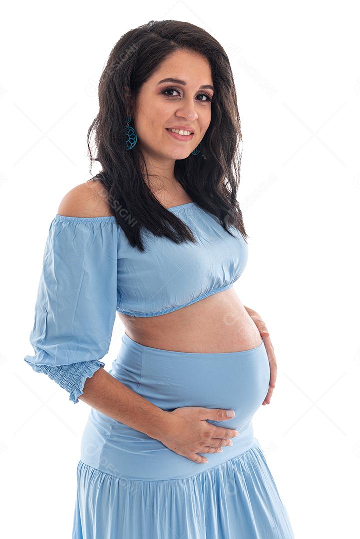 Feliz mulher grávida sorridente tocando sua barriga isolada