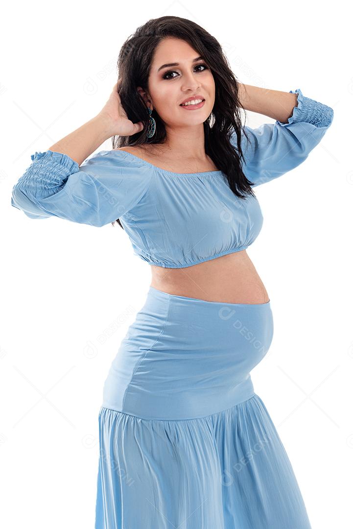 Feliz mulher grávida sorridente tocando sua barriga isolada