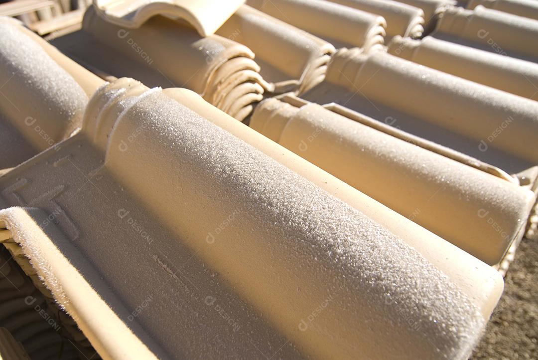 Telhas telhado casas sobre dia ensolarado