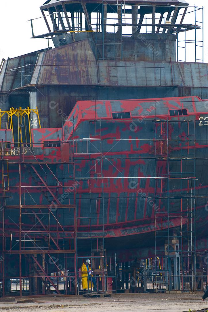 Navio em reforma, concerto, concertando,