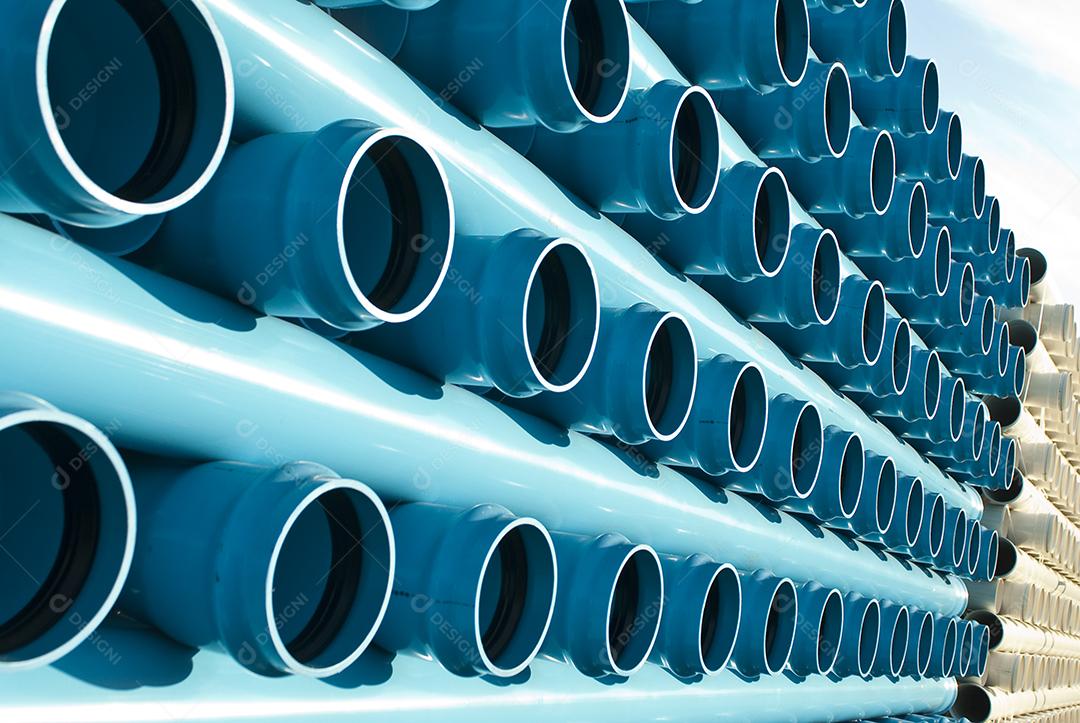 Obras de água utilitários. Canos azul, construção