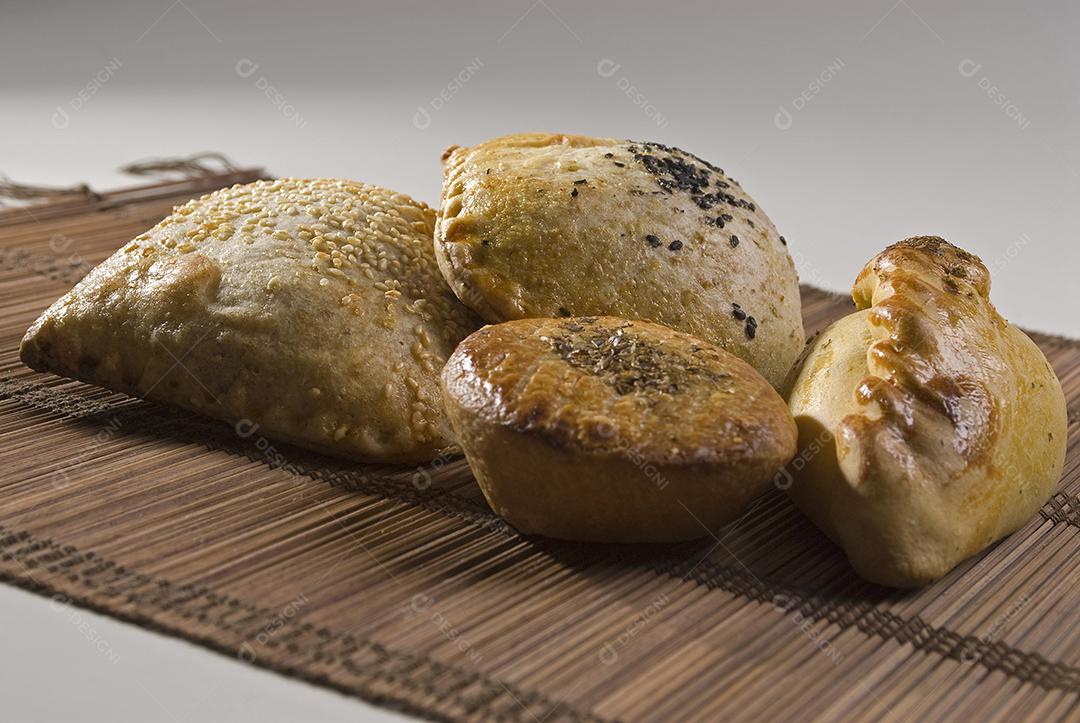 Salgado recheado com carne moída. Salgadinho
