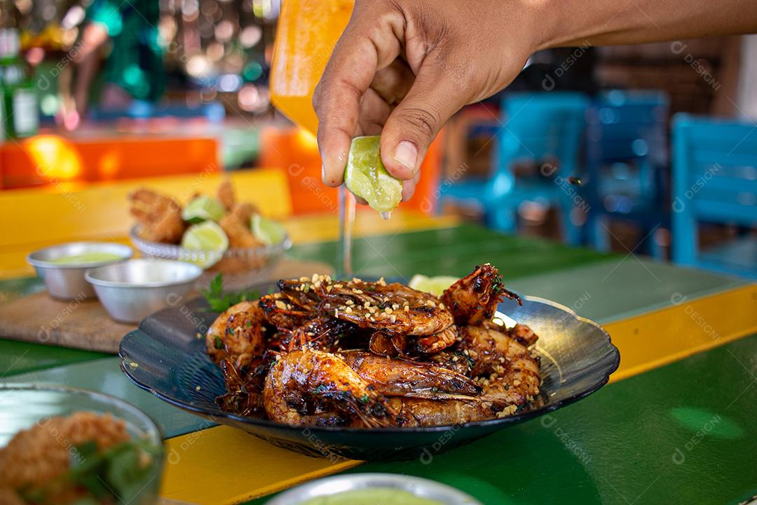 Peixes assados com limão. Comida