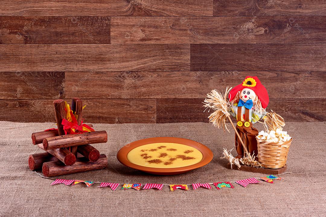 Festa junina brasileira. Comidas típicas da festa junina. canjica, milho cozido, bolo de milho, pipoca, brócolis, paçoca, jenipapo e amendoim