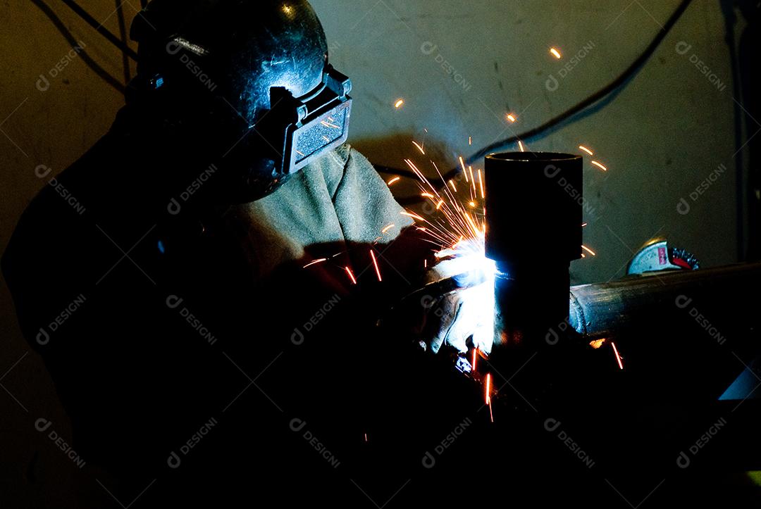 Fabricante de barcos e navios no estaleiro catarinense, Brasil. indústria naval.