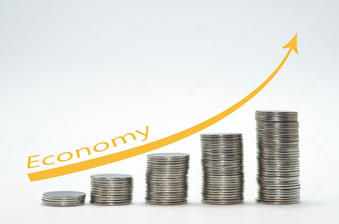 Grande conceito de inflação, economia, poupança. Pilha de moedas.