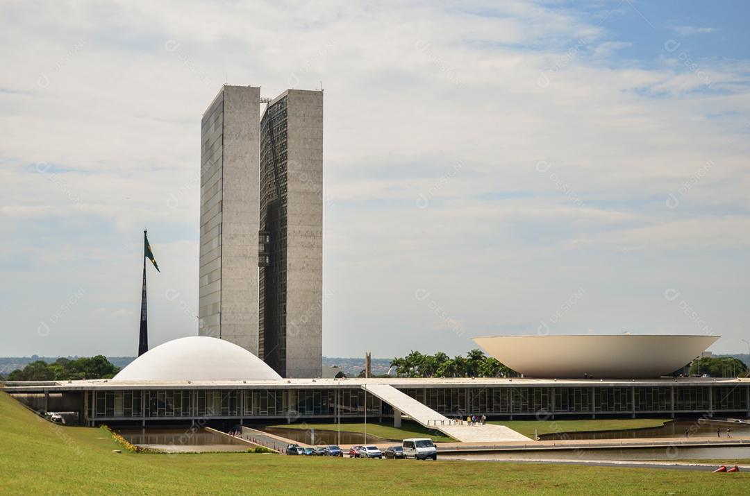Congresso Nacional, localizado na Praça dos Três Poderes, obra do arquiteto Oscar Niemeyer.