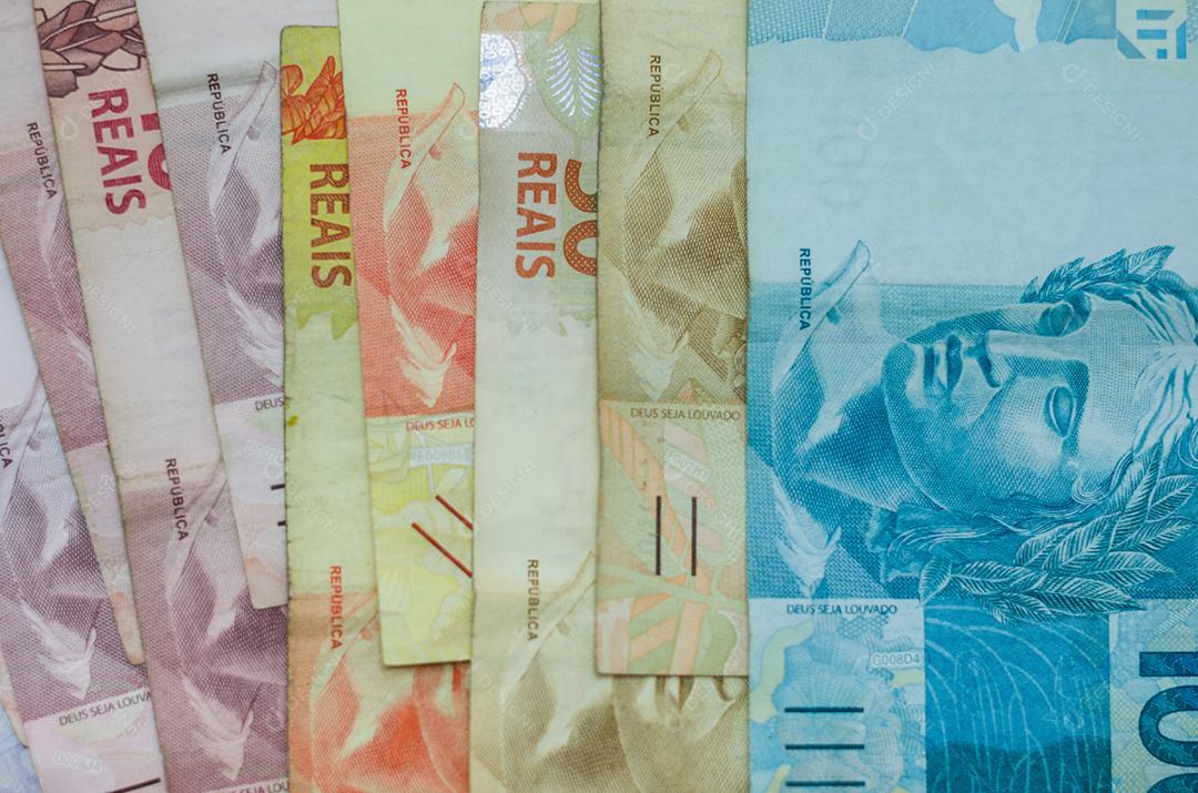 Notas reais brasileiras, dinheiro brasileiro. Conceito de finanças.