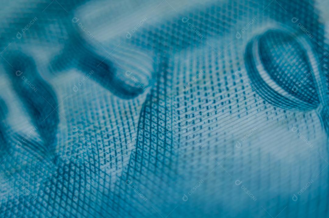 Detalhe próximo do dinheiro brasileiro, nota de 100 reais.