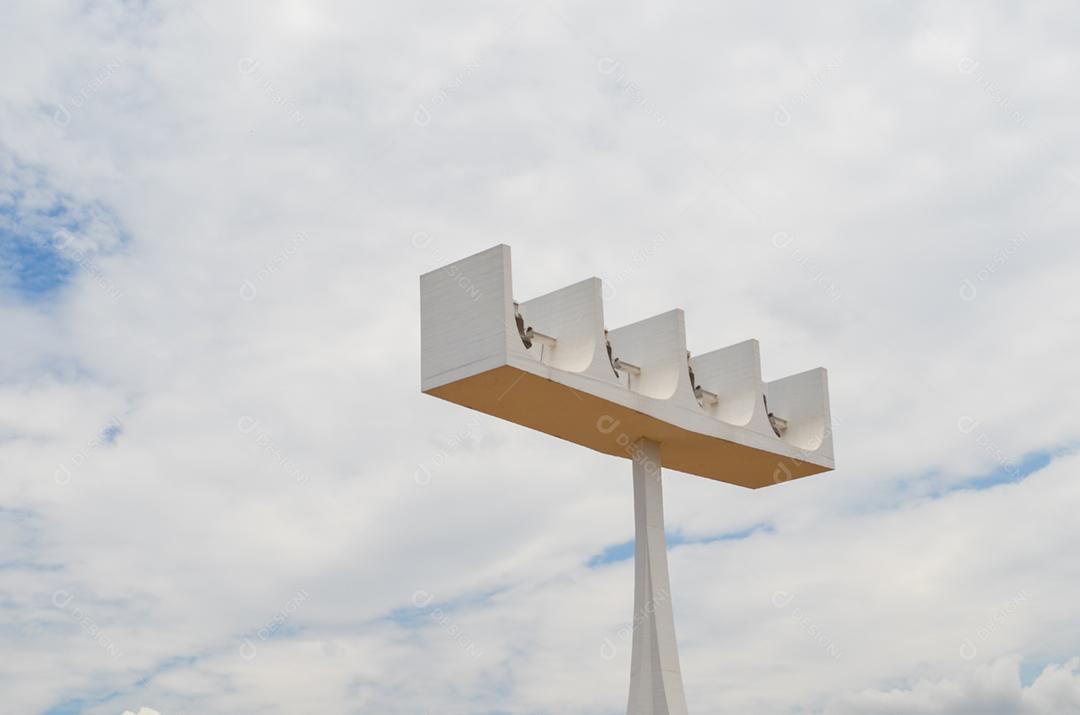 Catedral Metropolitana de Brasília, obra do arquiteto Oscar Niemeyer.