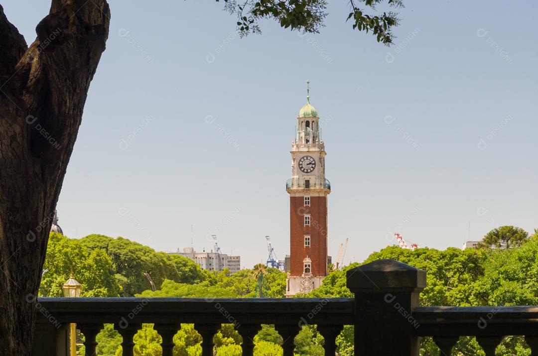 A Torre Monumental é um monumento localizado no bairro de Retiro, em Buenos Aires. Localizado na Praça da Força