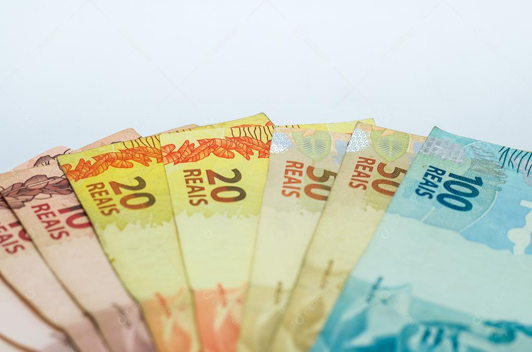 Notas reais brasileiras, dinheiro brasileiro. Conceito de finanças.