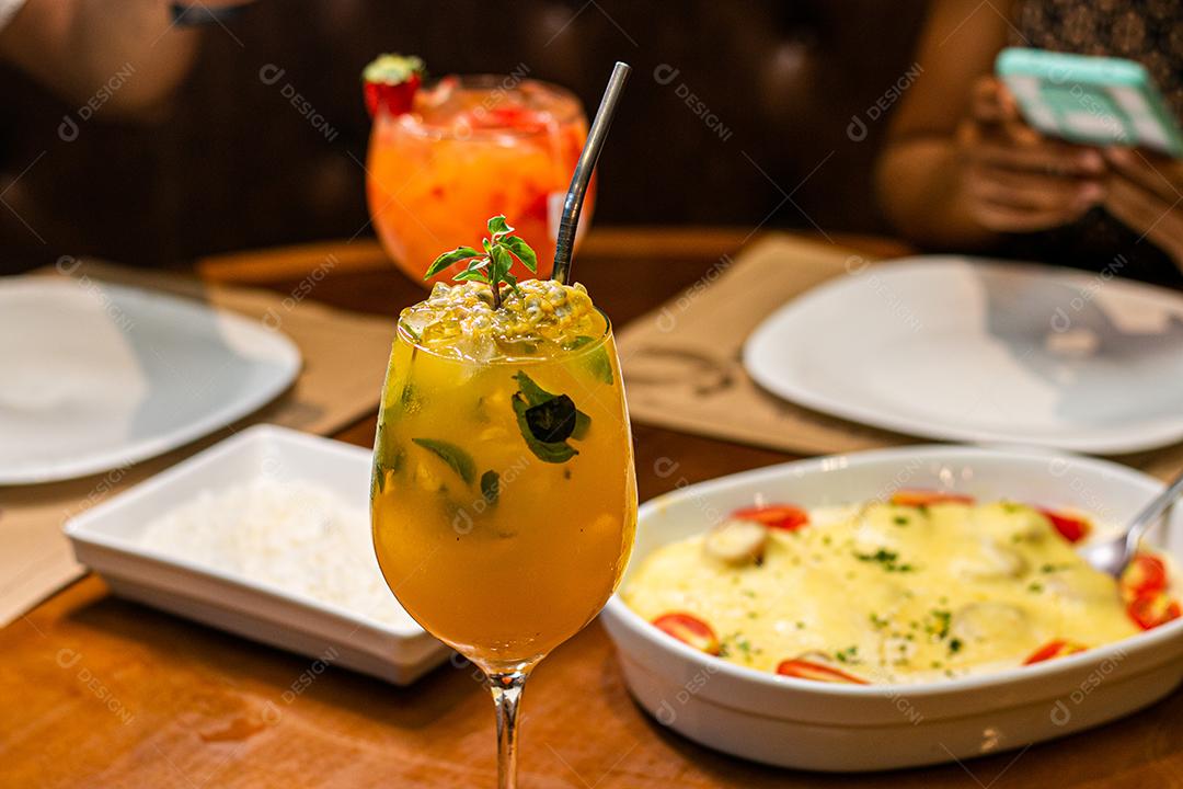 bebida gelada drinks coquetel de maracujá