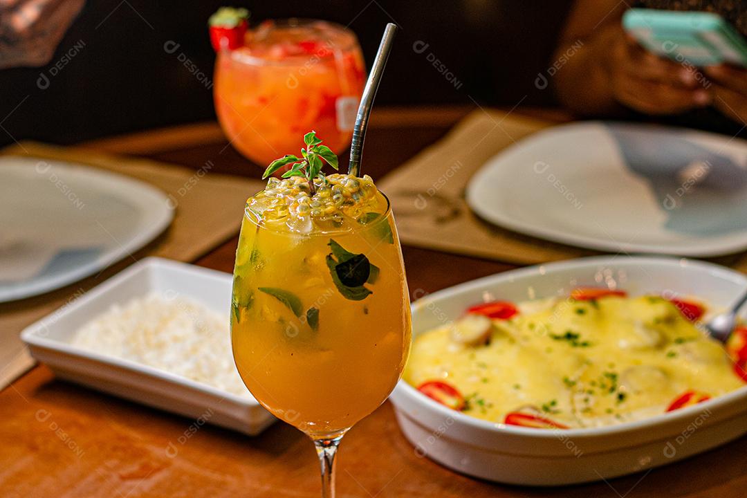 bebida gelada drinks coquetel de maracujá