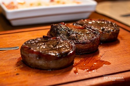 Filé Mignon grelhado na churrasqueira. Churrasco.