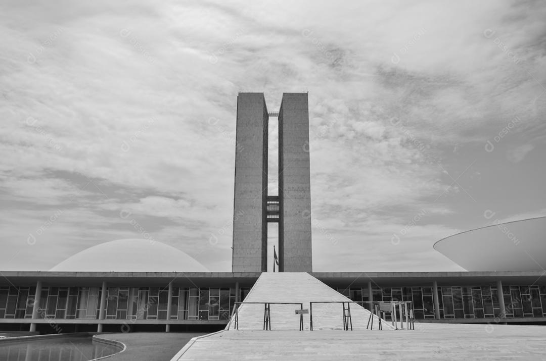 Congresso Nacional, localizado na Praça dos Três Poderes, obra do arquiteto Oscar Niemeyer.