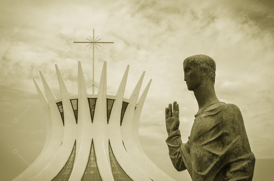 Catedral Metropolitana de Brasília, obra do arquiteto Oscar Niemeyer.