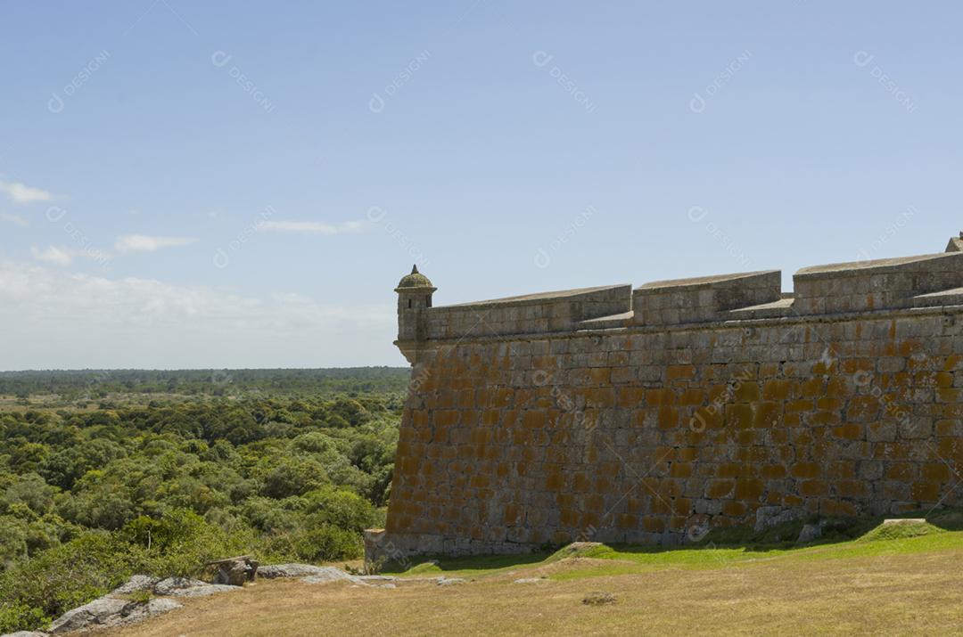 Fortaleza Santa Tereza é uma fortificação militar localizada na costa norte do Uruguai