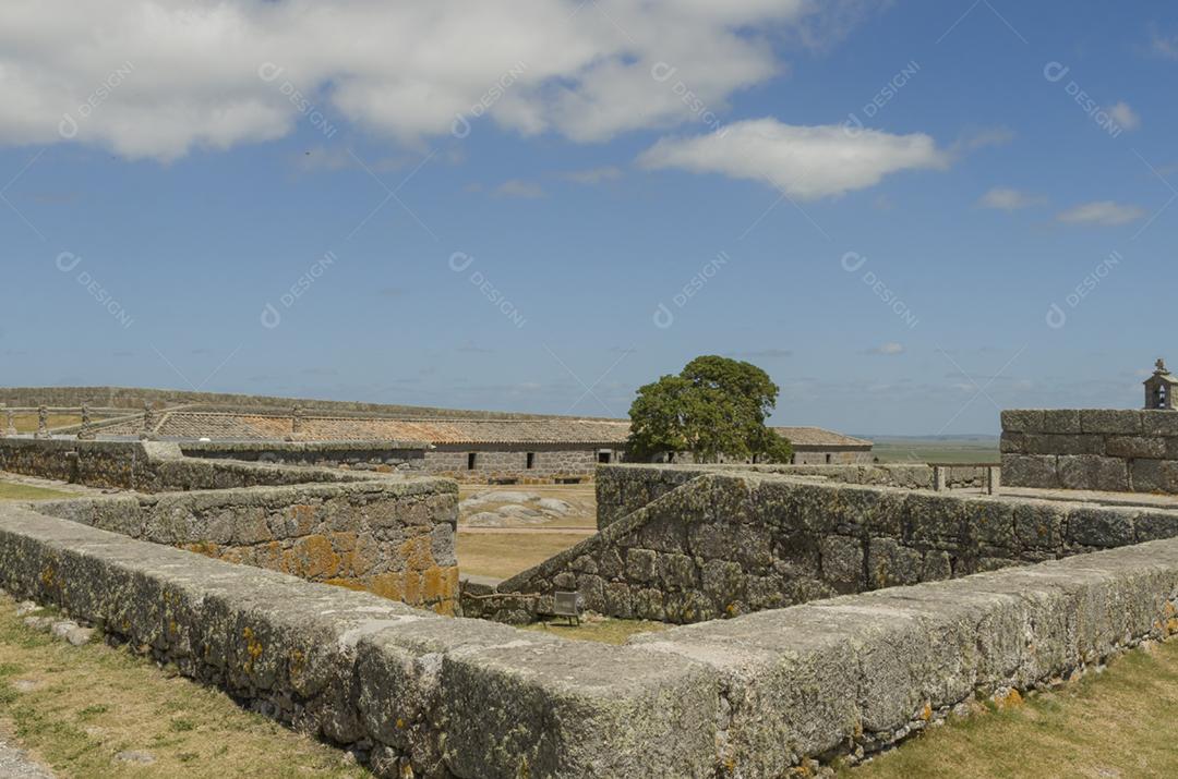 Fortificação militar localizada na costa norte do Uruguai perto da fronteira do Brasil, América do Sul