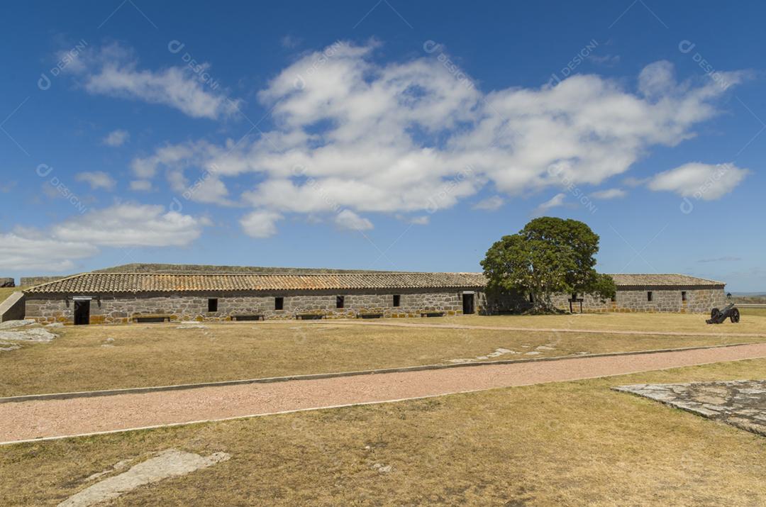 Fortificação militar localizada na costa norte do Uruguai perto da fronteira do Brasil, América do Sul