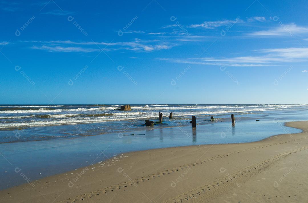 Praia do Bojuru, praia deserta, sul do estado do Rio Grande do Sul, Brasil.