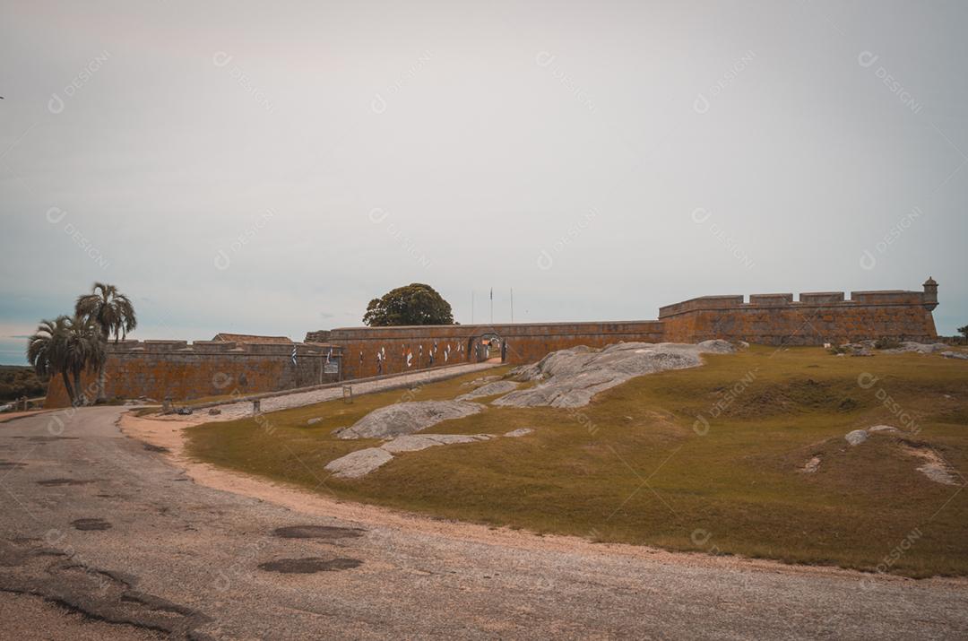 Paisagem campo aberto passarelas calçadas