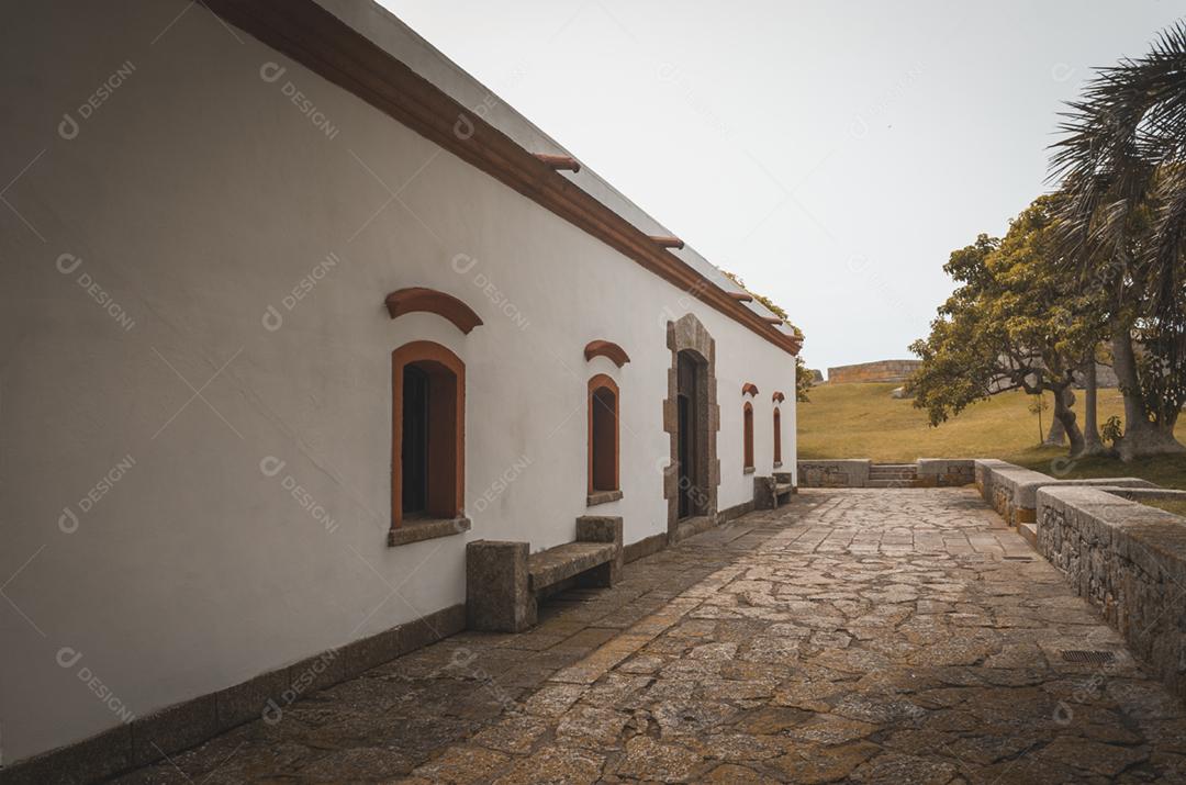 Fachada de uma casa antiga fazenda arvores