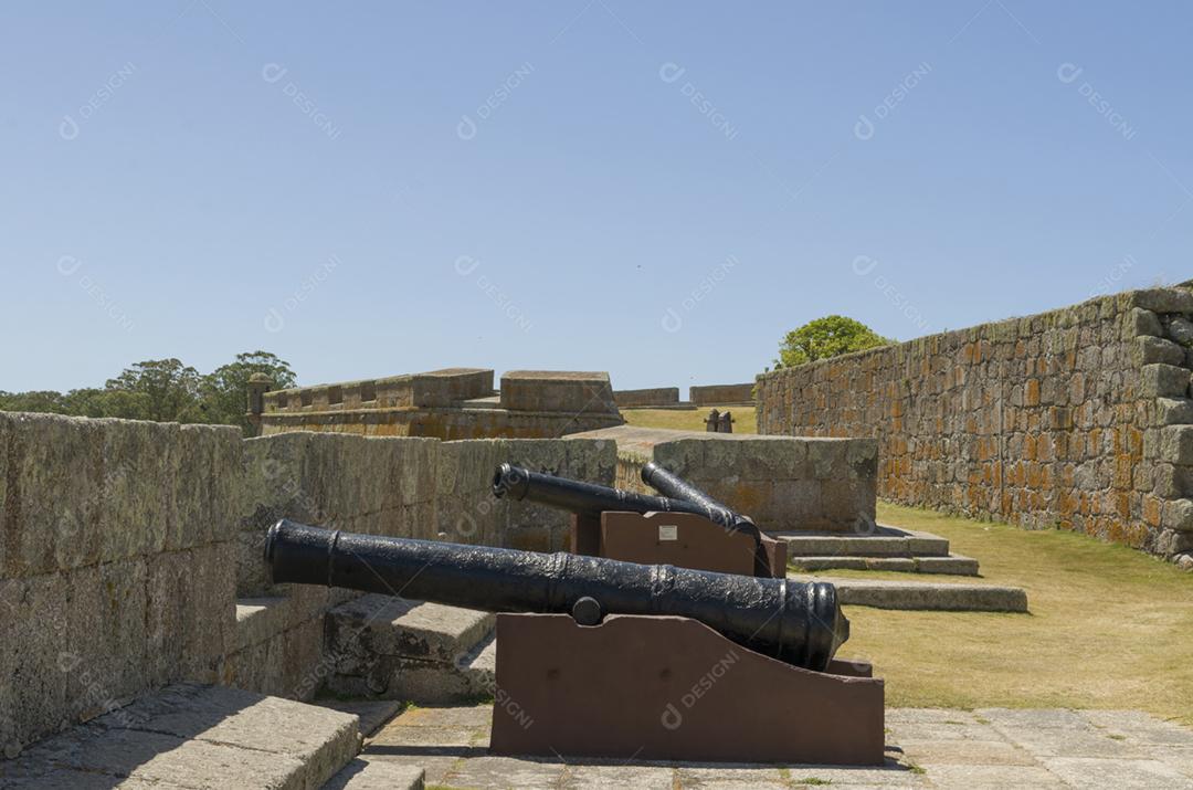 Fortaleza Santa Tereza é uma fortificação militar localizada na costa norte do Uruguai perto da fronteira do Brasil