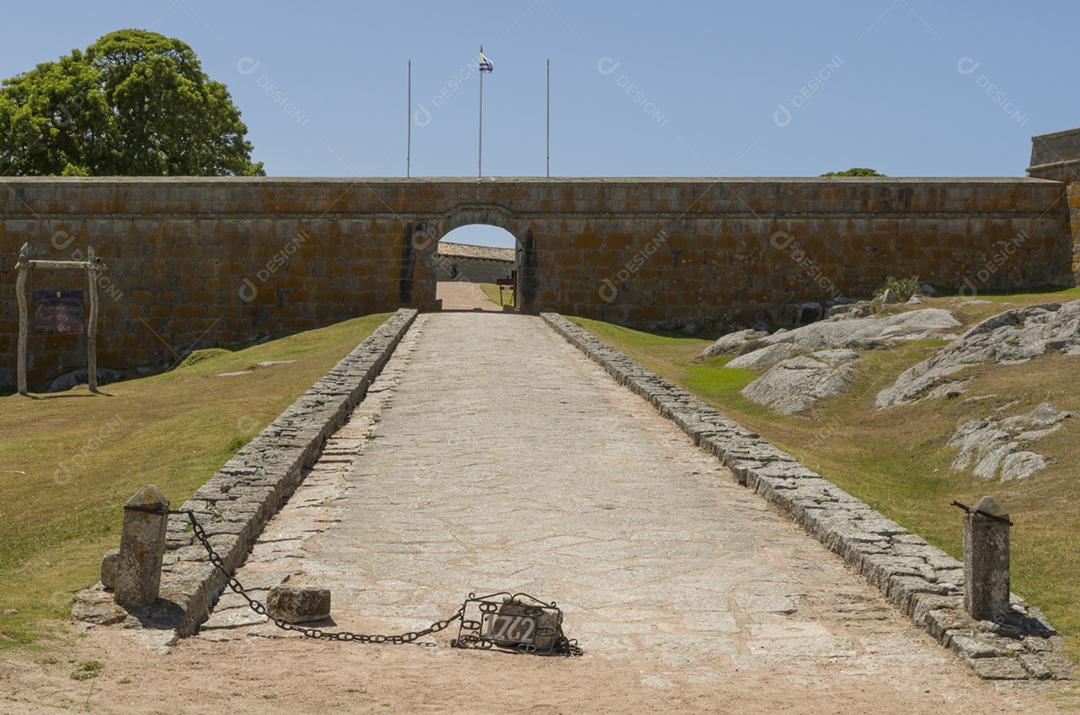 Fortaleza Santa Tereza é uma fortificação militar localizada na costa norte do Uruguai perto da fronteira do Brasil