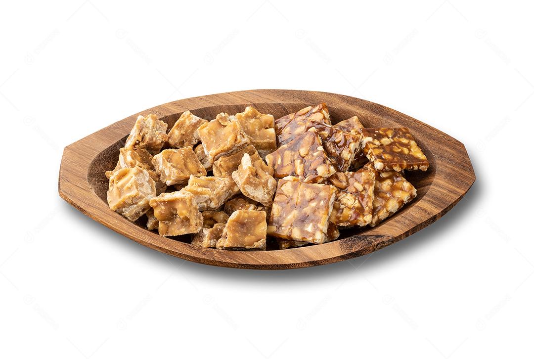 Pe de moleque, típico doce de amendoim brasileiro isolado