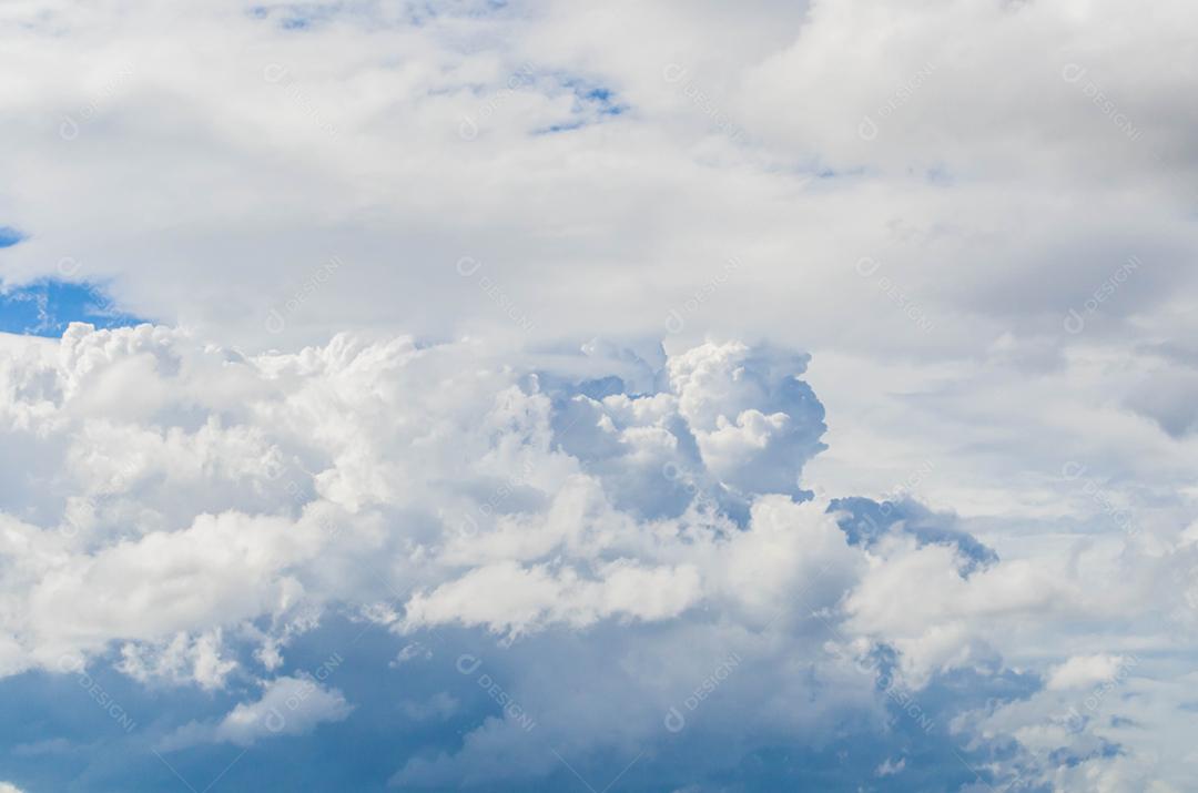 Vista do céu nuvens brancas vista de um avião paisagem