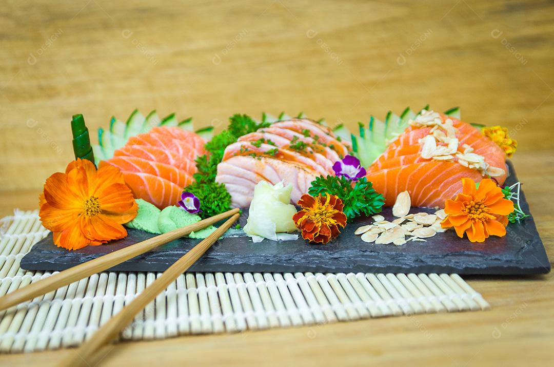 Culinária tradicional japonesa, sashimi premium.