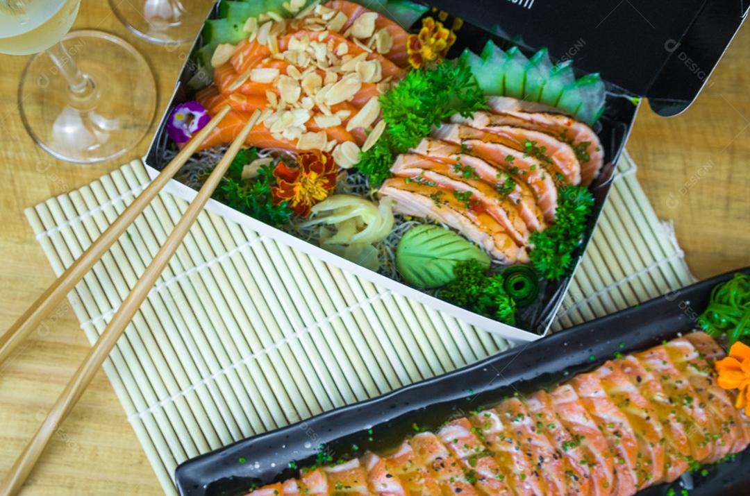 Carpaccio de salmão tradicional com molho de azeite e sumo de limão