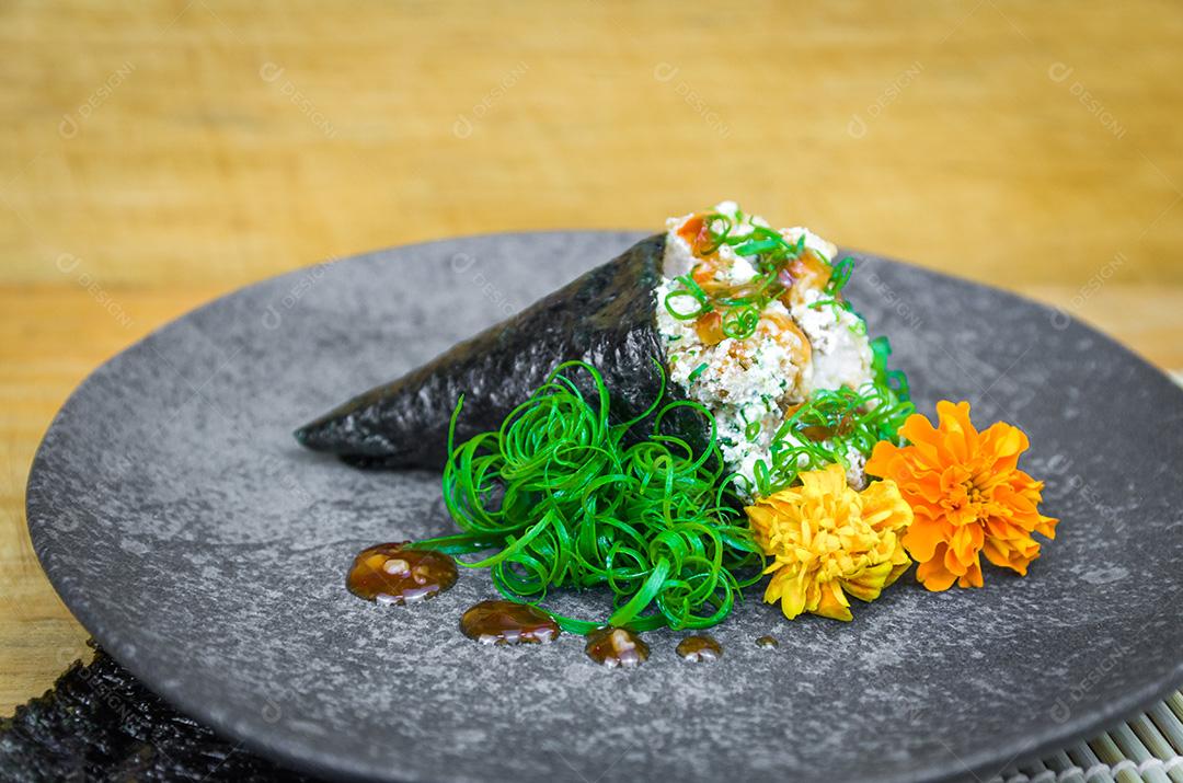 Temaki sushi. Tradicional.