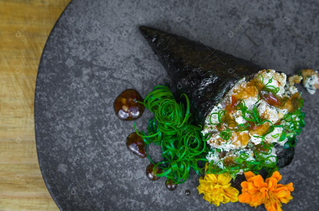 Temaki sushi. Tradicional.