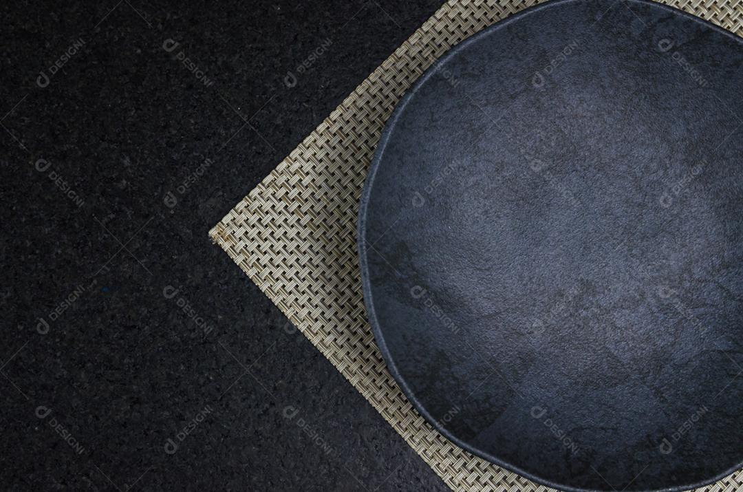 Linda placa de ardósia preta vazia vista de cima