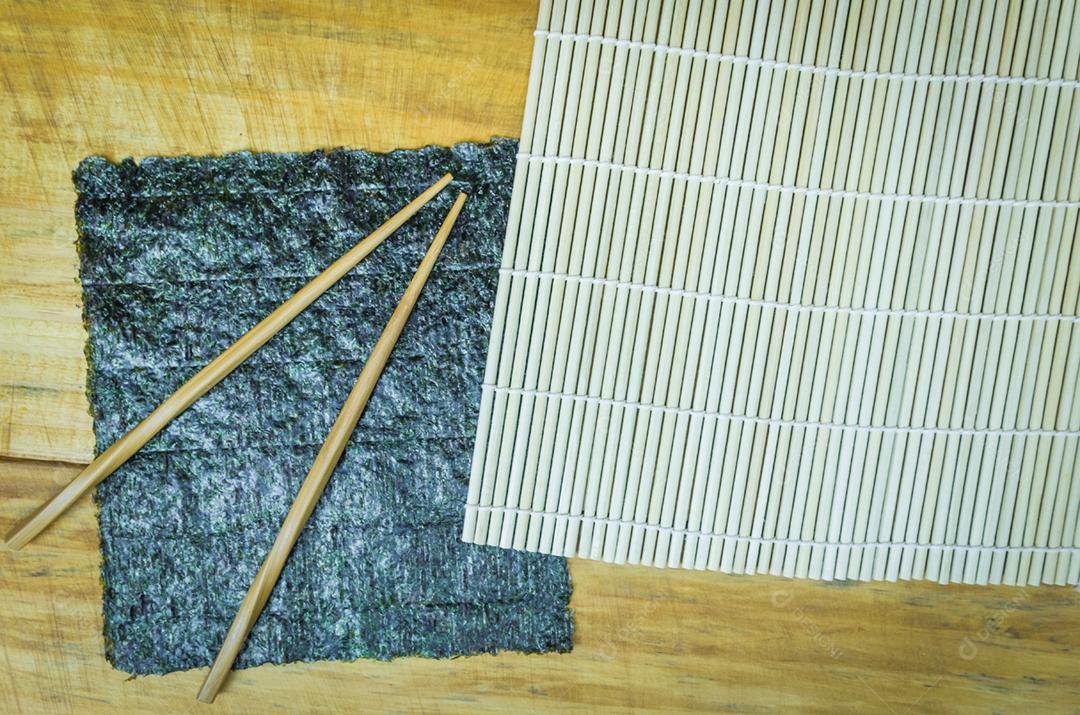 Belo fundo para comida japonesa, prato vazio visto de cima