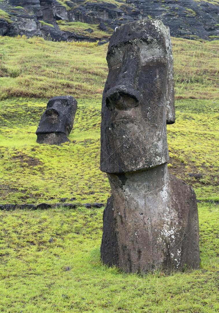 Moais em Ranu Raraku, Ilha de Páscoa, Rapa Nui