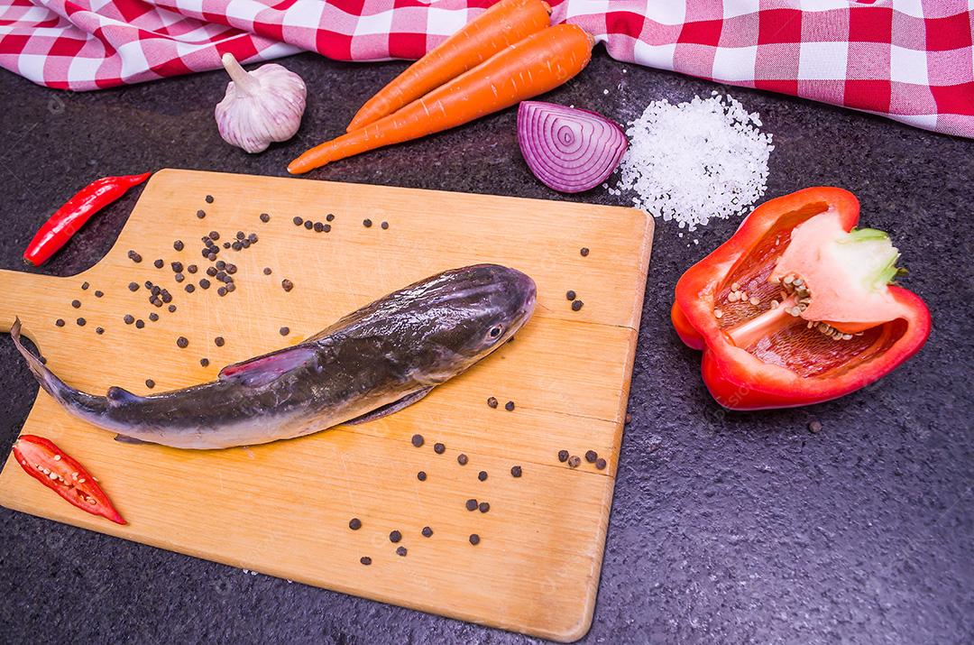 Preparação vista de cima peixe-gato, gastronomia, peixes e s