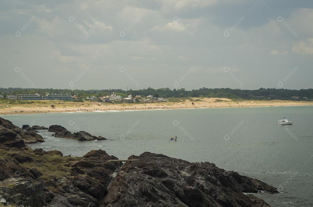 Vista de Punta Ballena, perto de Punta del Este, local do importante museu Casa Pueblo.