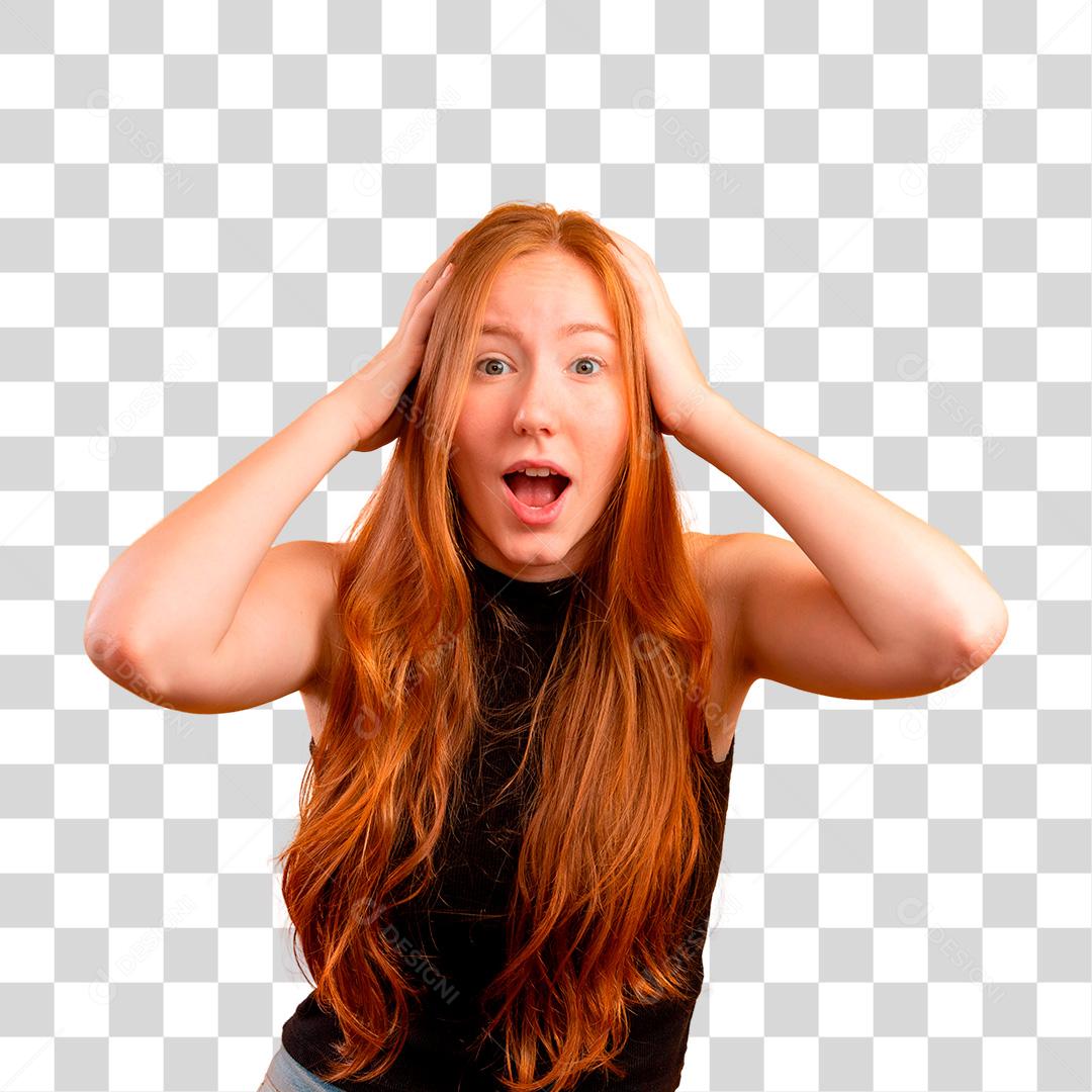 Jovem ruiva mulher levantando as mãos para a cabeça