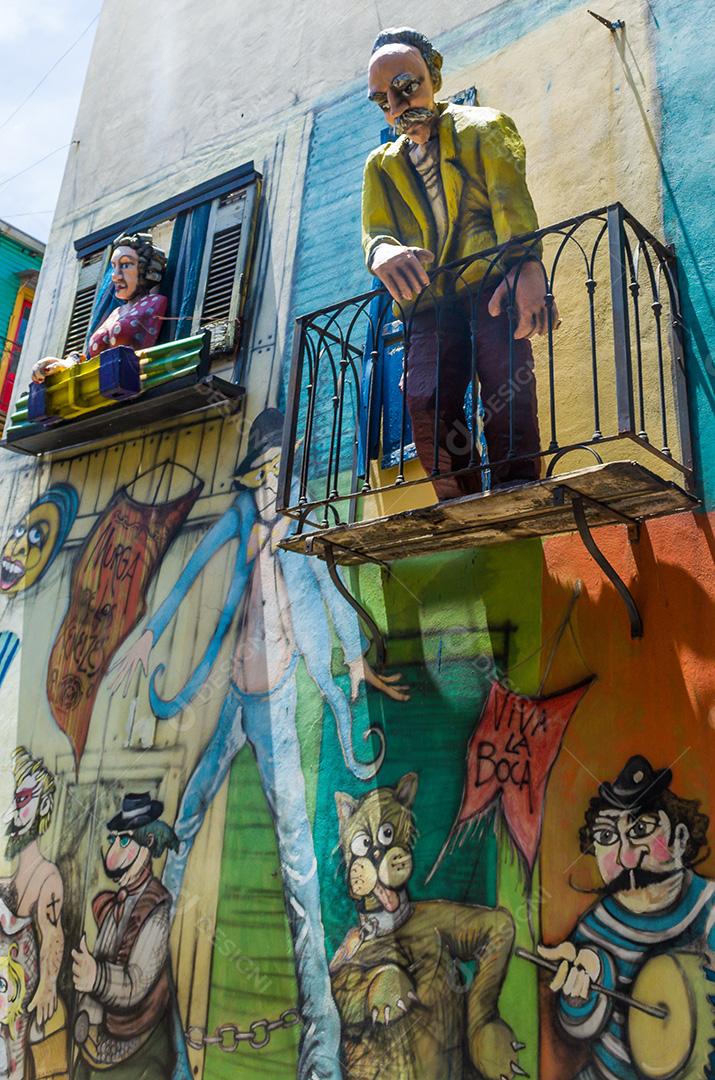 Buenos Aires, Argentina, 28 de dezembro de 2015: Cores brilhantes de Caminito, o colorido museu de rua no bairro de La Boca, em Buenos Aires, Argentina - América do Sul