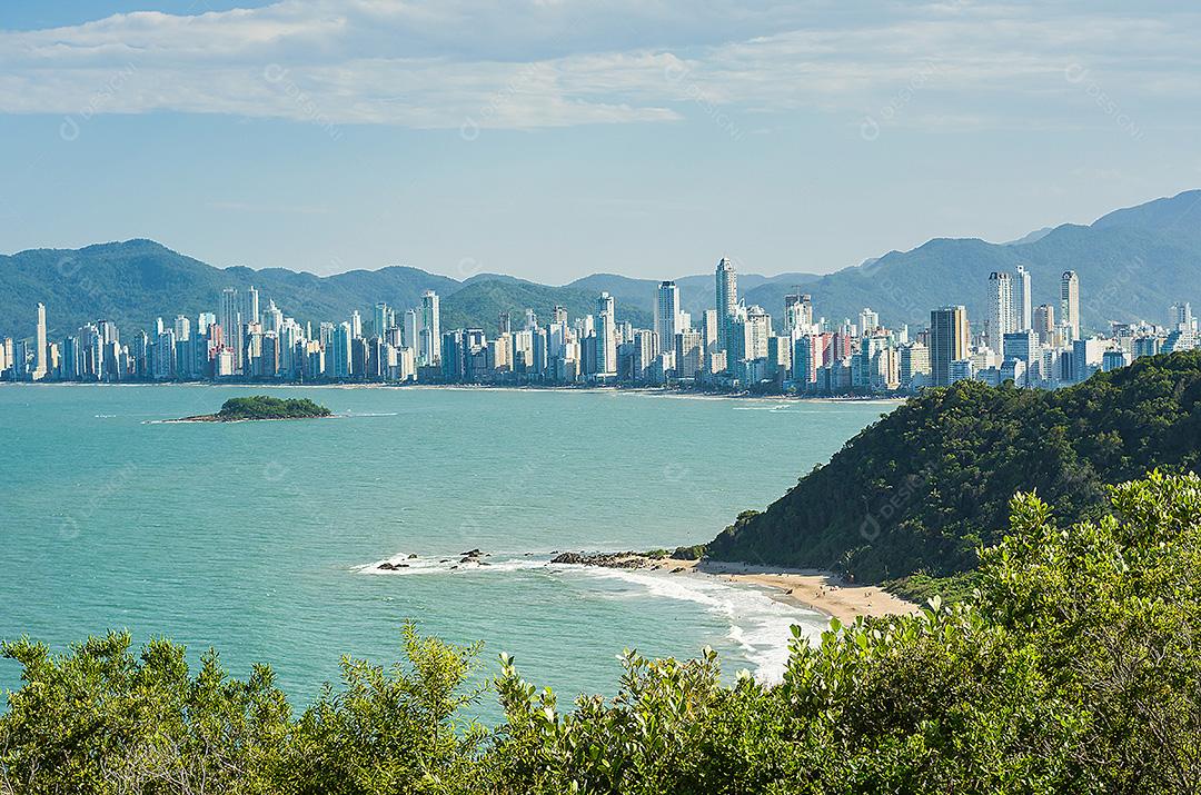 Foto aérea da praia de Camboriú, Santa Catarina, Brasil.