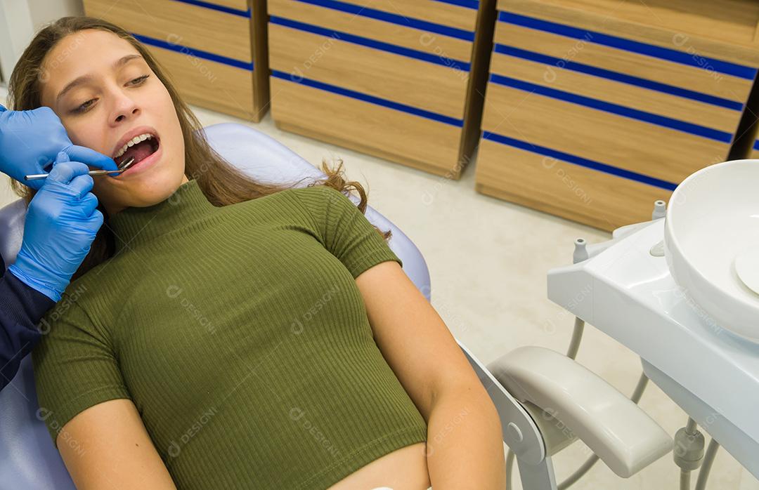 Grande conceito de procedimento odontológico