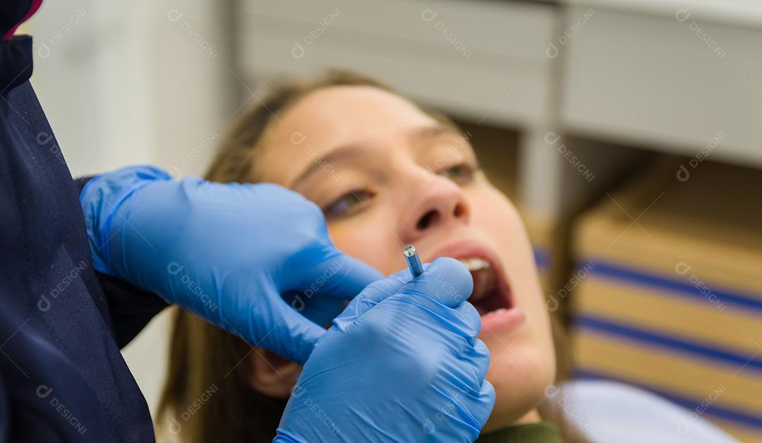 Grande conceito de procedimento odontológico