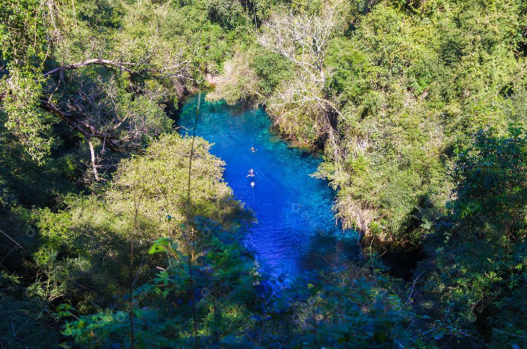 Lagoa misteriosa, bela lagoa de águas transparentes de tur