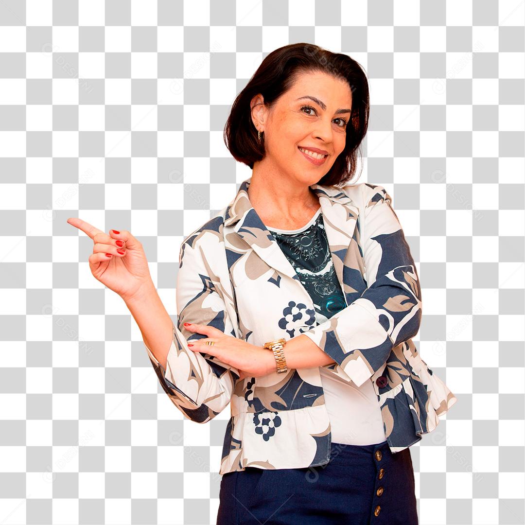 Mulher de meia idade atraente com belo sorriso apontando para o lado PNG Transparente