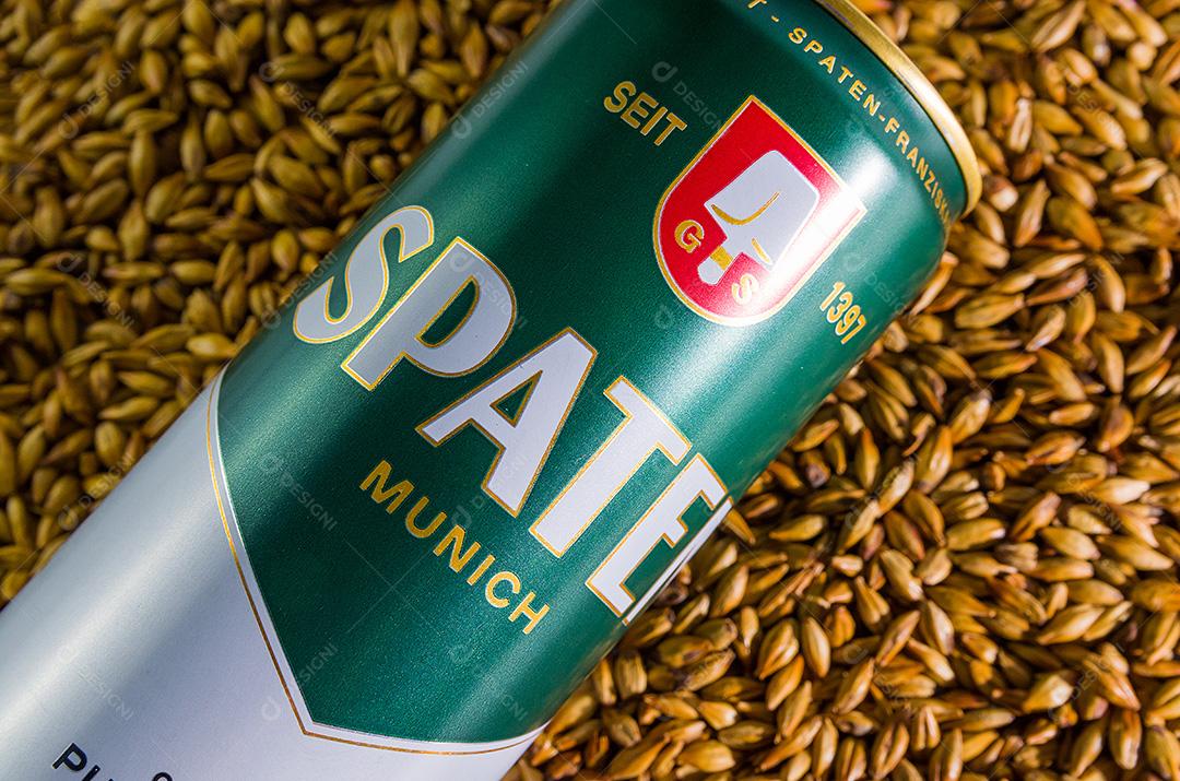 cerveja spaten puro malte lata fundo de cevada