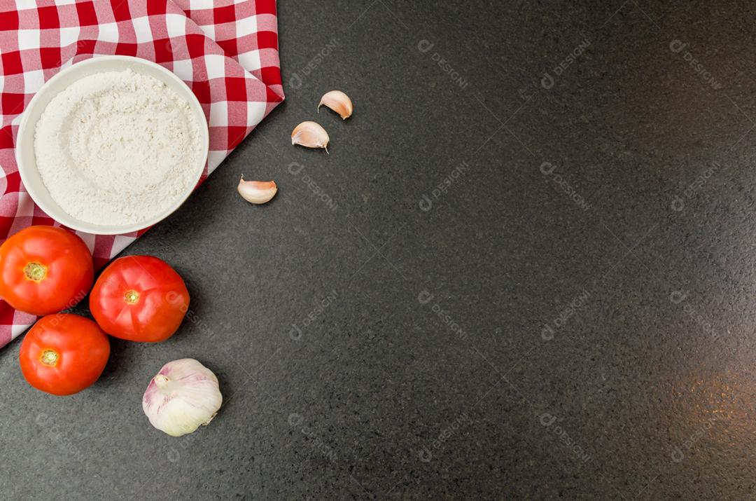 Ótimo fundo para tema gastronômico como pizza para informações, fundo com tomate