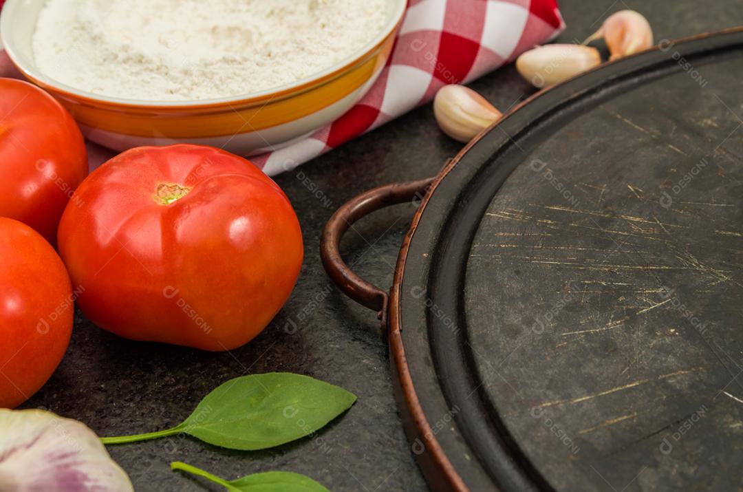 Ótimo fundo para tema gastronômico como pizza para informações, fundo com tomate
